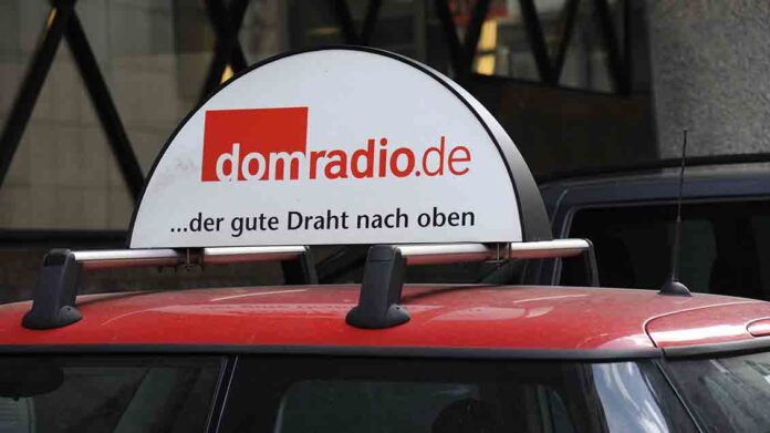 Symbolbild Domradio Foto: Horst Galuschka (Imago)